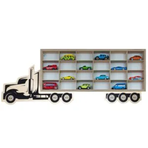 Półka w kształcie ciężarówki z kolorowymi modelami samochodów.