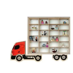 Półka w kształcie ciężarówki z figurkami na półkach.